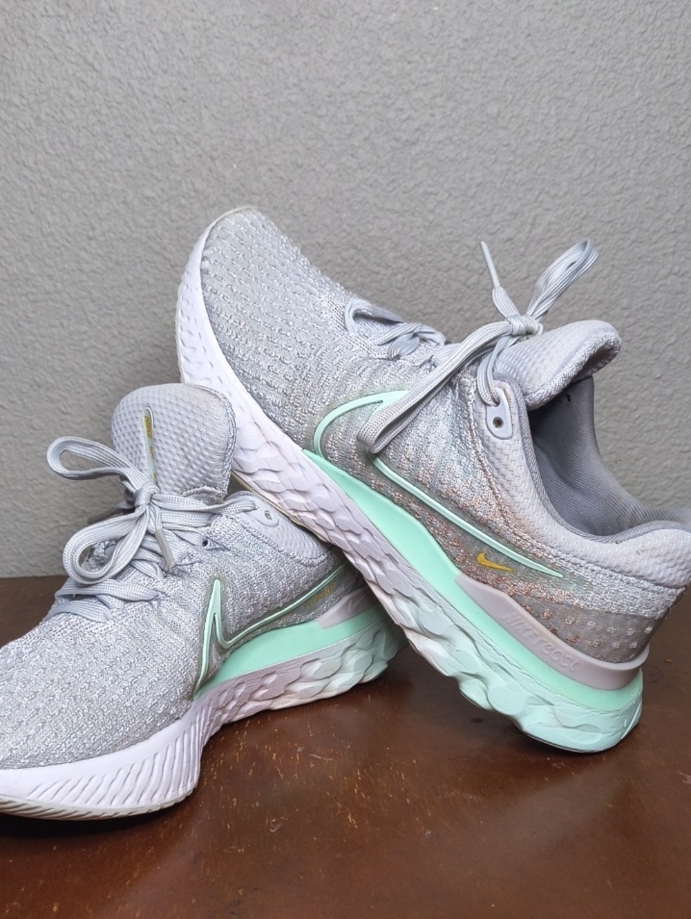 Light Gray Nike and Mint Women's Running Shoes Size 8.5 AW